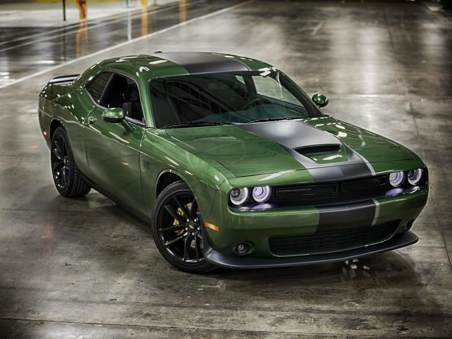  Dodge Challenger R/T Stars & Stripes Edition (LC) 2019 года  (фото 1 из 7)